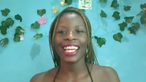 Snapshot of honey_bug2 chatting on October 2025 09:29:02 AM Queen online show from October 2025 09:29:02 AM