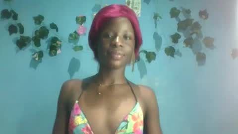 Snapshot of honey_bug2 chatting on October 2025 11:16:01 PM Queen online show from October 2025 11:16:01 PM