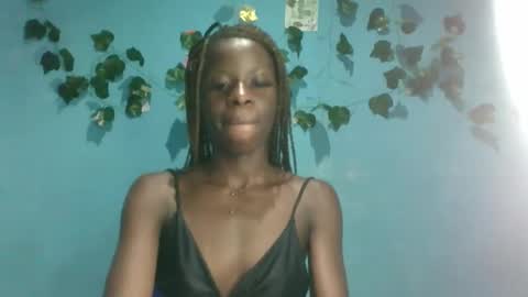 Snapshot of honey_bug2 chatting on October 2025 04:42:01 AM Queen online show from October 2025 04:42:01 AM