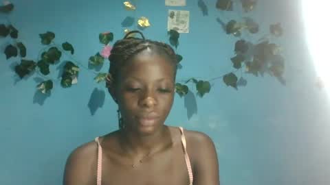 Snapshot of honey_bug2 chatting on October 2025 04:16:02 AM Queen online show from October 2025 04:16:02 AM