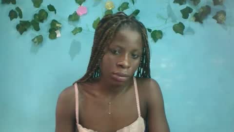 Snapshot of honey_bug2 chatting on October 2025 10:38:02 AM Queen online show from October 2025 10:38:02 AM