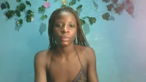 Snapshot of honey_bug2 chatting on November 2025 11:18:01 PM Queen online show from November 2025 11:18:01 PM