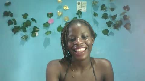 Snapshot of honey_bug2 chatting on November 2025 02:08:01 PM Queen online show from November 2025 02:08:01 PM