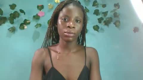 Snapshot of honey_bug2 chatting on November 2025 10:03:01 AM Queen online show from November 2025 10:03:01 AM