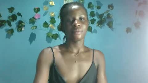Snapshot of honey_bug2 chatting on November 2025 11:37:01 PM Queen online show from November 2025 11:37:01 PM