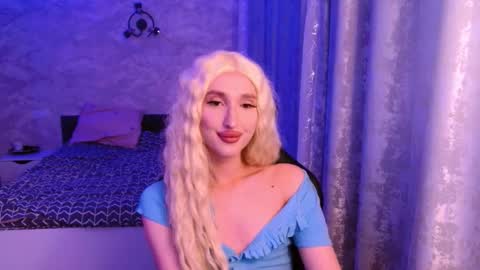 honey_sunset online show from September 2025 05:27:02 PM