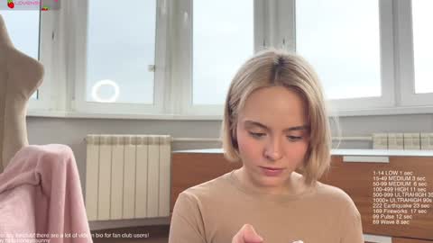 Snapshot of honey_sunshine chatting on October 2025 09:06:02 AM Jenyanew vid how I squirt in forest in bio online show from October 2025 09:06:02 AM