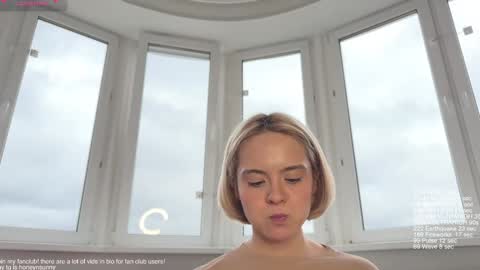 Snapshot of honey_sunshine chatting on October 2025 09:46:02 AM Jenyanew vid how I squirt in forest in bio online show from October 2025 09:46:02 AM