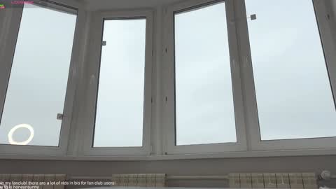 Snapshot of honey_sunshine chatting on November 2025 09:31:01 AM Jenyanew vid how I squirt in forest in bio online show from November 2025 09:31:01 AM