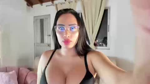Isabella  online show from September 2025 11:38:02 PM