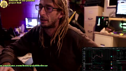 Snapshot of honeyand_thebear chatting on December 2024 04:10:02 PM Honey and Bear online show from December 2024 04:10:02 PM