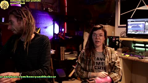 Snapshot of honeyand_thebear chatting on December 2024 03:51:01 AM Honey and Bear online show from December 2024 03:51:01 AM