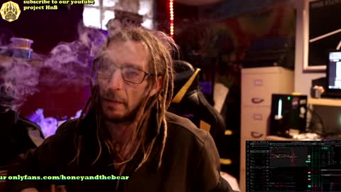 Snapshot of honeyand_thebear chatting on December 2024 01:07:02 PM Honey and Bear online show from December 2024 01:07:02 PM