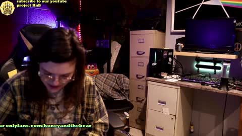 Snapshot of honeyand_thebear chatting on December 2024 03:47:02 AM Honey and Bear online show from December 2024 03:47:02 AM