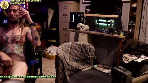 Snapshot of honeyand_thebear chatting on December 2024 06:50:02 AM Honey and Bear online show from December 2024 06:50:02 AM