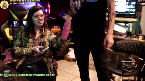 Snapshot of honeyand_thebear chatting on December 2024 04:17:02 AM Honey and Bear online show from December 2024 04:17:02 AM