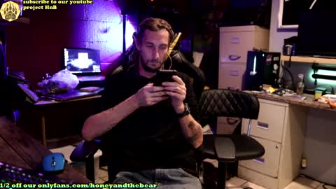 Snapshot of honeyand_thebear chatting on January 2025 03:45:01 AM Honey and Bear online show from January 2025 03:45:01 AM