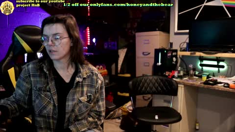 Snapshot of honeyand_thebear chatting on January 2025 03:40:01 AM Honey and Bear online show from January 2025 03:40:01 AM