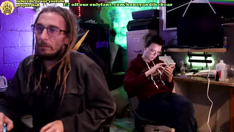 Snapshot of honeyand_thebear chatting on January 2025 01:52:01 PM Honey and Bear online show from January 2025 01:52:01 PM