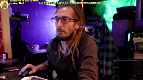 Snapshot of honeyand_thebear chatting on January 2025 12:53:01 PM Honey and Bear online show from January 2025 12:53:01 PM