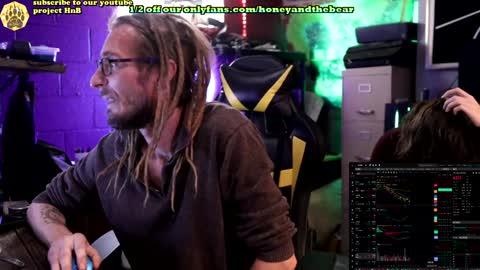 Snapshot of honeyand_thebear chatting on January 2025 03:56:02 PM Honey and Bear online show from January 2025 03:56:02 PM