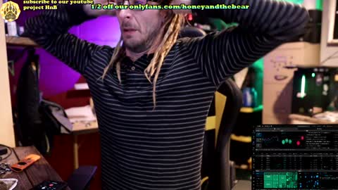 Snapshot of honeyand_thebear chatting on January 2025 01:45:02 PM Honey and Bear online show from January 2025 01:45:02 PM