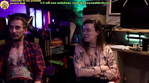 Snapshot of honeyand_thebear chatting on February 2025 06:25:02 AM Honey and Bear online show from February 2025 06:25:02 AM
