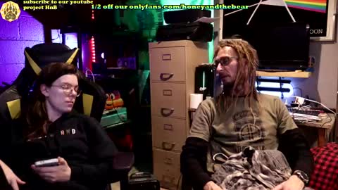 Snapshot of honeyand_thebear chatting on February 2025 03:23:01 AM Honey and Bear online show from February 2025 03:23:01 AM