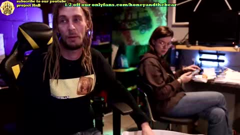 Snapshot of honeyand_thebear chatting on March 2025 02:10:02 AM Honey and Bear online show from March 2025 02:10:02 AM