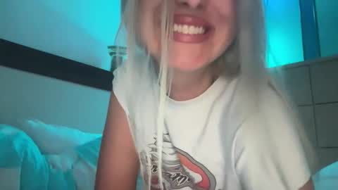 Snapshot of honeybun_z chatting on December 2025 01:44:02 AM honeybun_z online show from December 2025 01:44:02 AM