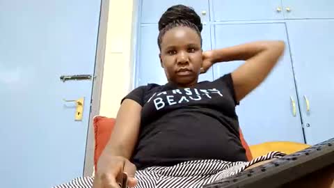 Snapshot of honeymuny chatting on December 2025 06:47:02 PM Honeymuny online show from December 2025 06:47:02 PM