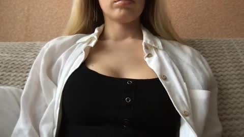 honeynymph online show from February 2025 01:39:01 PM