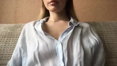 honeynymph online show from March 2025 01:01:01 PM