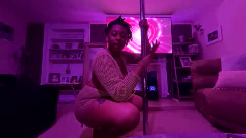 Snapshot of honeyybunnlover chatting on October 2025 02:12:02 AM Honey online show from October 2025 02:12:02 AM