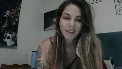 HoodHippy online show from October 2025 05:02:02 AM