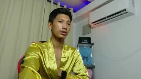 Snapshot of horny_asianmoreno chatting on November 2025 01:02:01 PM ROGER online show from November 2025 01:02:01 PM