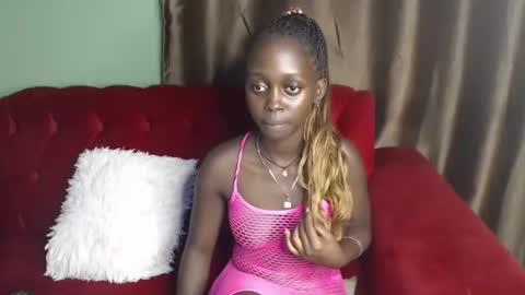 Snapshot of hornybella4 chatting on January 2025 11:56:01 PM Bella online show from January 2025 11:56:01 PM