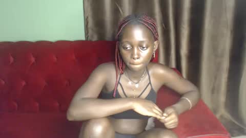 Snapshot of hornybella4 chatting on February 2025 04:45:02 PM Bella online show from February 2025 04:45:02 PM