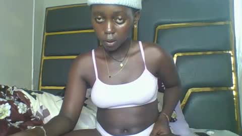 Snapshot of hornybella4 chatting on November 2025 11:34:01 AM Bella online show from November 2025 11:34:01 AM