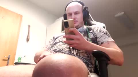 hornycock_1993 online show from December 2024 01:01:02 PM