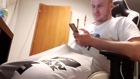 hornycock_1993 online show from February 2025 05:52:01 AM