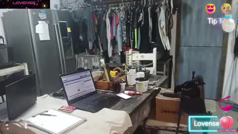 Nix  D online show from October 2025 06:14:02 PM