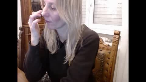 Snapshot of hornyssima chatting on November 2025 06:08:02 PM Hornyssima online show from November 2025 06:08:02 PM