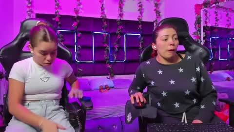 hornyy mom online show from October 2025 01:21:01 PM