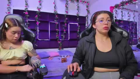 hornyy mom online show from October 2025 01:44:02 PM