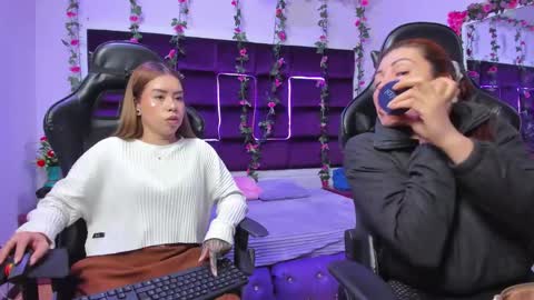 hornyy mom online show from November 2025 01:33:02 PM