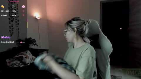   online show from October 2025 09:36:01 PM