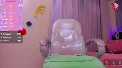 Snapshot of hot_beauty__ chatting on December 2024 01:49:01 PM VALENTINA online show from December 2024 01:49:01 PM