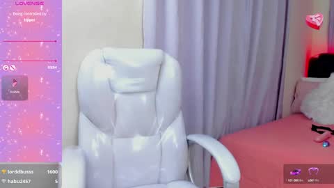 Snapshot of hot_beauty__ chatting on January 2025 05:51:01 AM VALENTINA online show from January 2025 05:51:01 AM