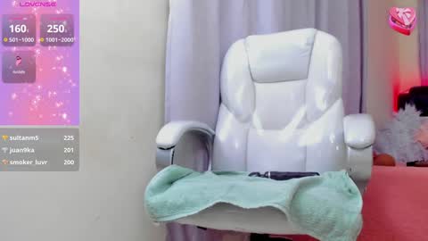 Snapshot of hot_beauty__ chatting on January 2025 07:21:01 AM VALENTINA online show from January 2025 07:21:01 AM